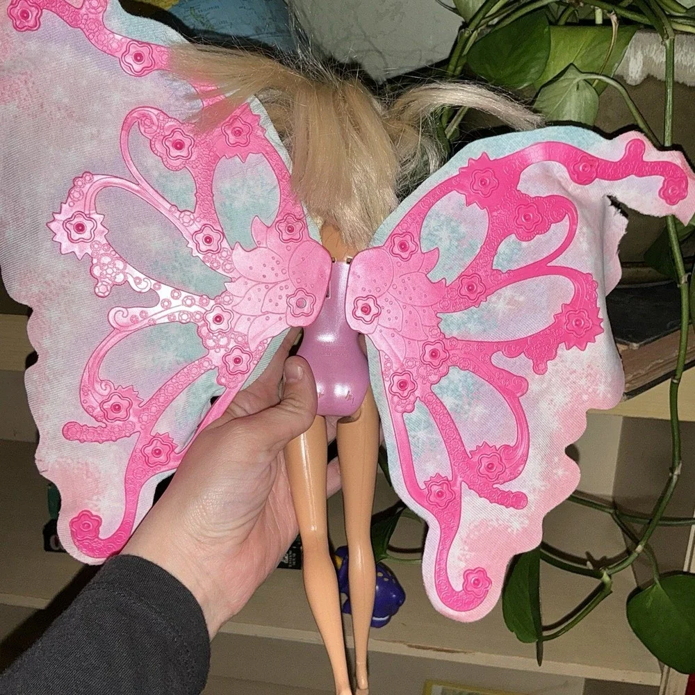 Flower 'n Flutter Fairy Barbie Doll • Butterfly Wings • 2011 • Mattel • Pink